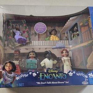 Disney Encanto Madrigal Family Playset - Purple, Green, White